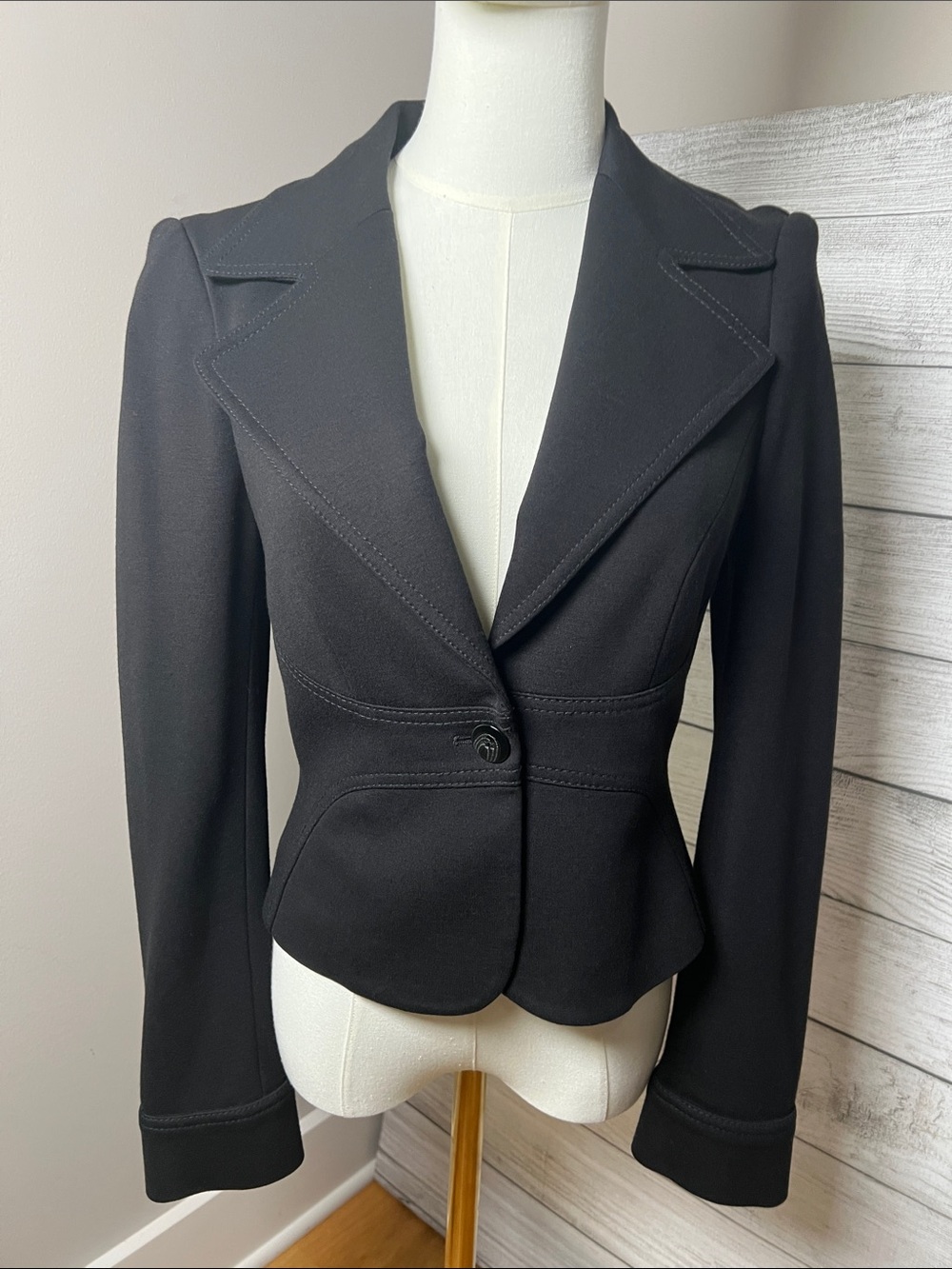 Bebe Black Cropped Fitted Blazer Jacket Women’s 8 USA Made Stretch Career Y2K